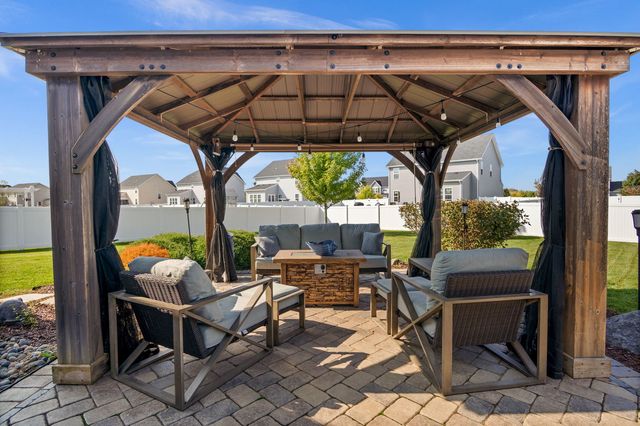 946 Glacial Falls Drive, Gilberts, IL 60136