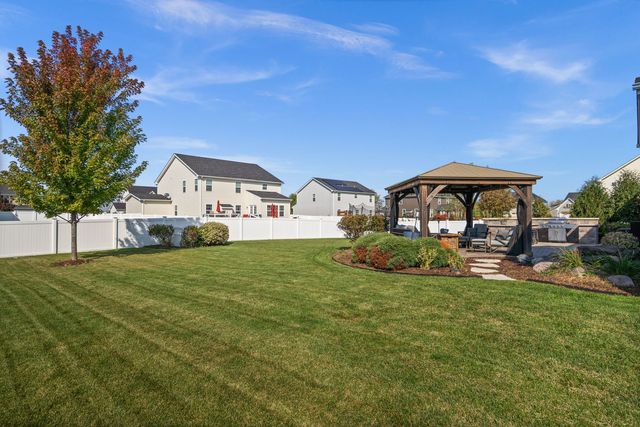 946 Glacial Falls Drive, Gilberts, IL 60136