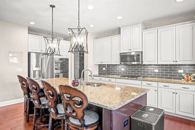 946 Glacial Falls Drive, Gilberts, IL 60136