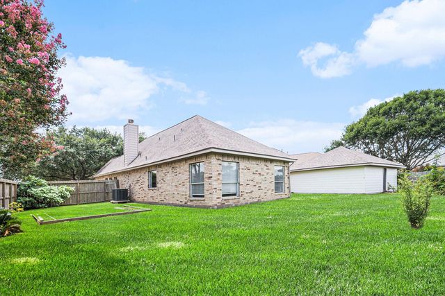 7643 Rainbow Bend Drive, Pasadena, TX 77505