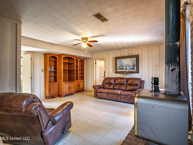 104 Shagbark Drive, Batesville, MS 38606