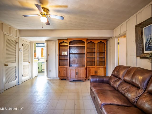104 Shagbark Drive, Batesville, MS 38606