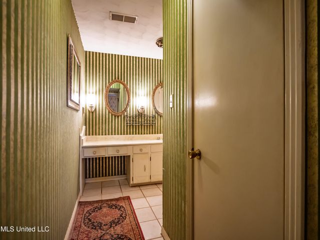 104 Shagbark Drive, Batesville, MS 38606