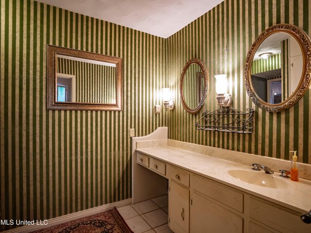 104 Shagbark Drive, Batesville, MS 38606