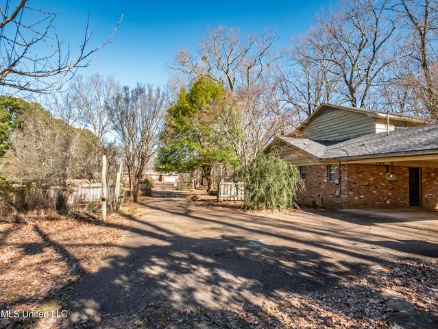 104 Shagbark Drive, Batesville, MS 38606