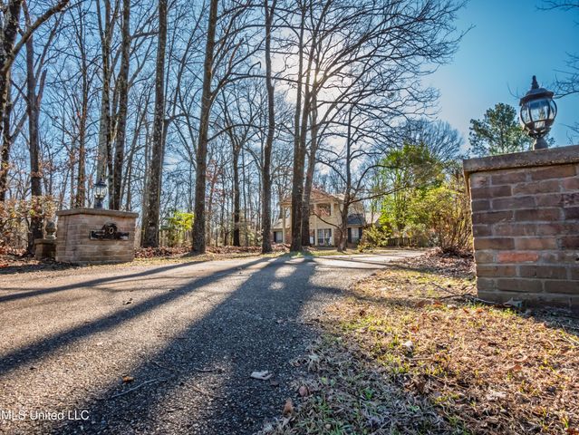 104 Shagbark Drive, Batesville, MS 38606