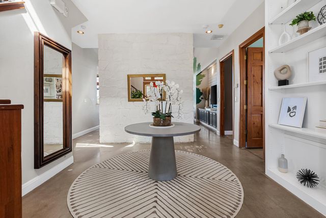 10512 Lake Park DR, Dripping Springs, TX 78620