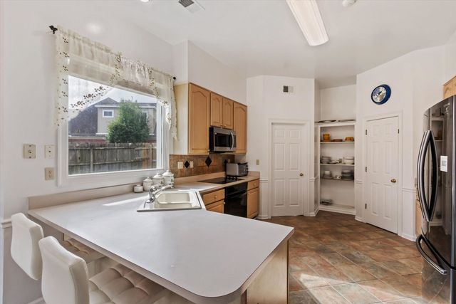 8863 TOTH CV, Memphis, TN 38016