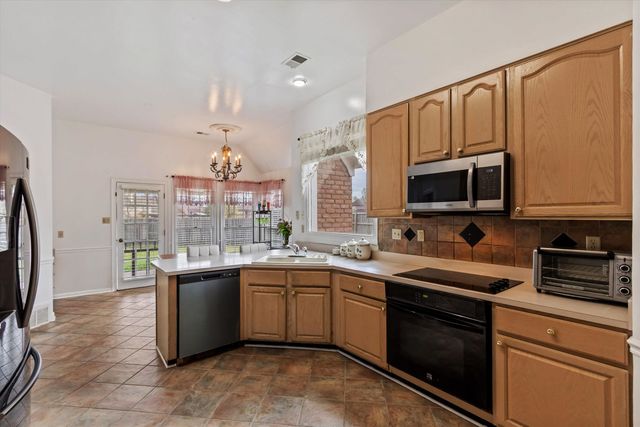 8863 TOTH CV, Memphis, TN 38016