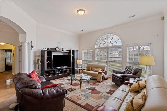 8863 TOTH CV, Memphis, TN 38016