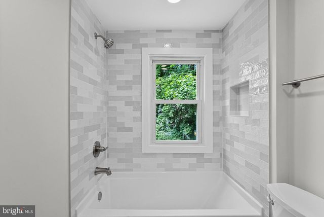 321 W J ST, Purcellville, VA 20132
