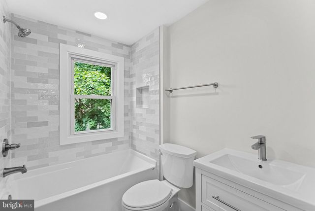 321 W J ST, Purcellville, VA 20132