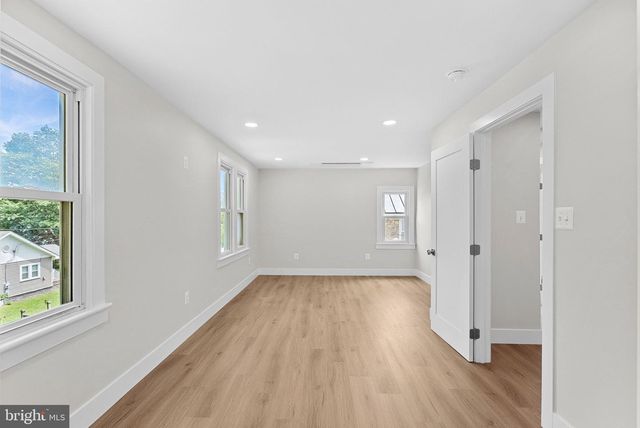 321 W J ST, Purcellville, VA 20132