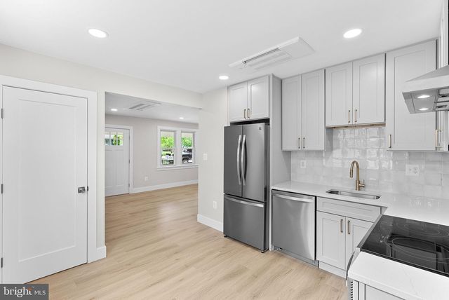321 W J ST, Purcellville, VA 20132