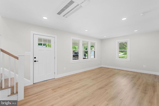 321 W J ST, Purcellville, VA 20132