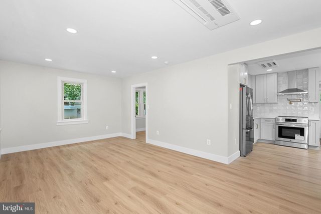 321 W J ST, Purcellville, VA 20132