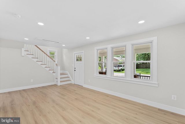 321 W J ST, Purcellville, VA 20132