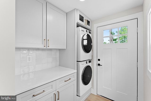 321 W J ST, Purcellville, VA 20132