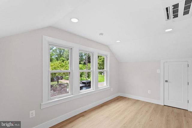 321 W J ST, Purcellville, VA 20132