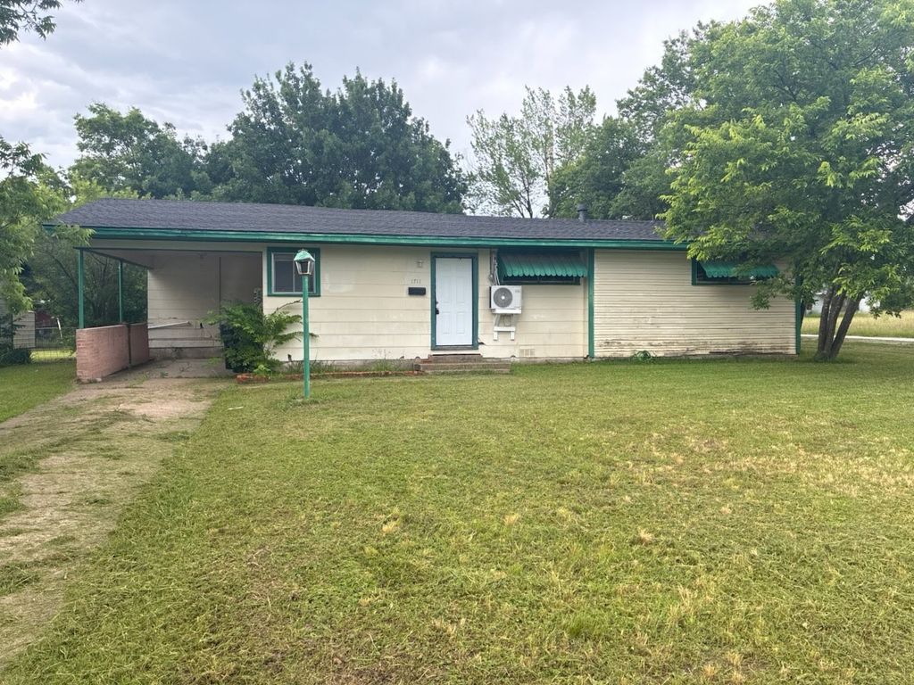 1711 Langford Street, Greenville, TX 75401