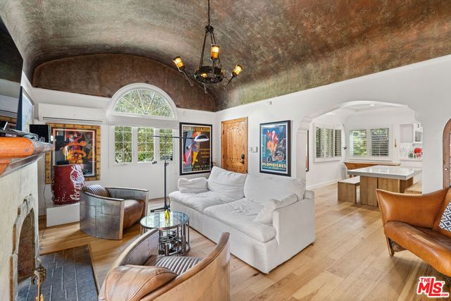 758 N Mccadden Place, Los Angeles, CA 90038