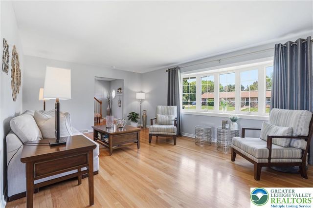 1822 Mark Twain Circle, Hanover Twp, PA 18017