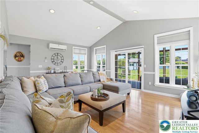 1822 Mark Twain Circle, Hanover Twp, PA 18017