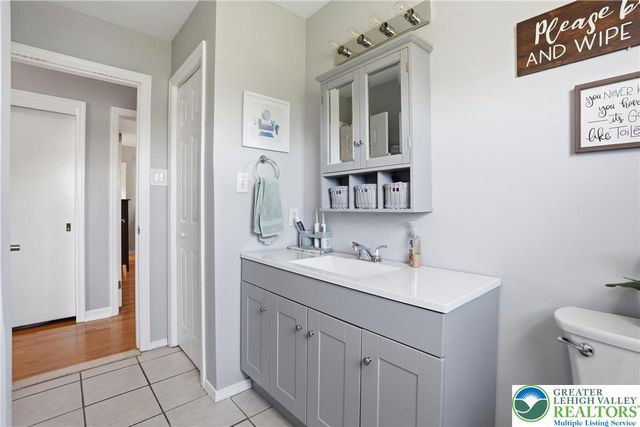 1822 Mark Twain Circle, Hanover Twp, PA 18017