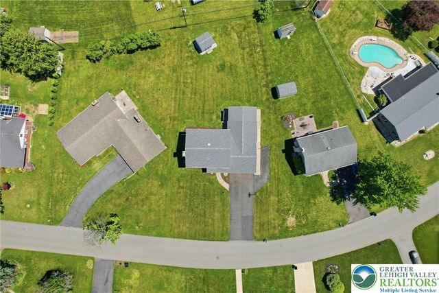 1822 Mark Twain Circle, Hanover Twp, PA 18017