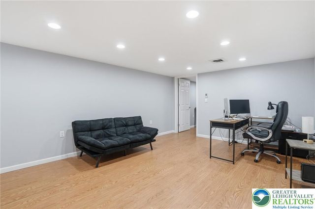 1822 Mark Twain Circle, Hanover Twp, PA 18017