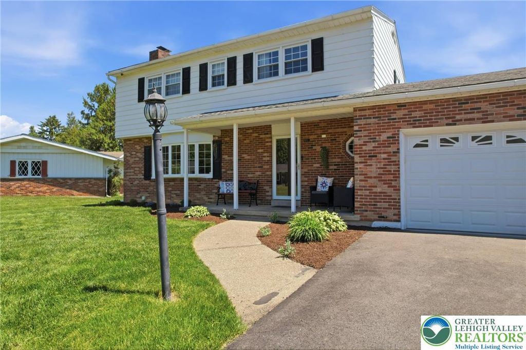1822 Mark Twain Circle, Hanover Twp, PA 18017