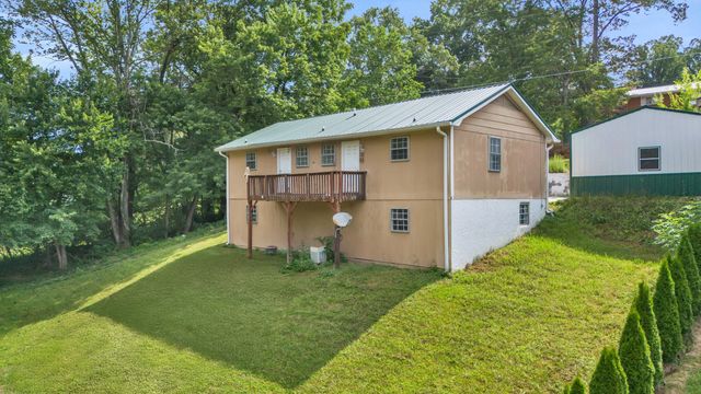 13 Travis Road, Rossville, GA 30741