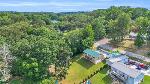 13 Travis Road, Rossville, GA 30741
