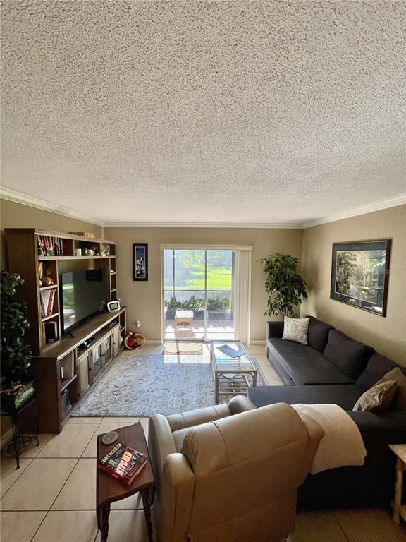 Image 11 of property listing at 912 LA COSTA CIRCLE Unit 3, Sarasota, FL 34237