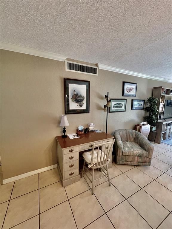Image 13 of property listing at 912 LA COSTA CIRCLE Unit 3, Sarasota, FL 34237