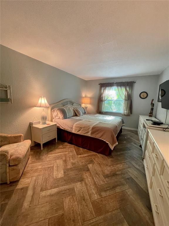 Image 15 of property listing at 912 LA COSTA CIRCLE Unit 3, Sarasota, FL 34237