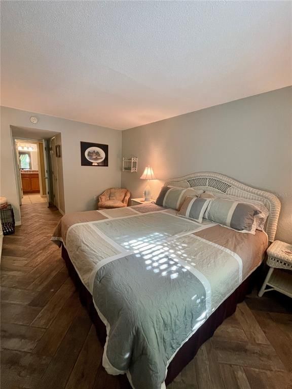 Image 16 of property listing at 912 LA COSTA CIRCLE Unit 3, Sarasota, FL 34237