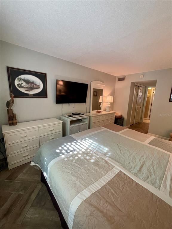 Image 17 of property listing at 912 LA COSTA CIRCLE Unit 3, Sarasota, FL 34237
