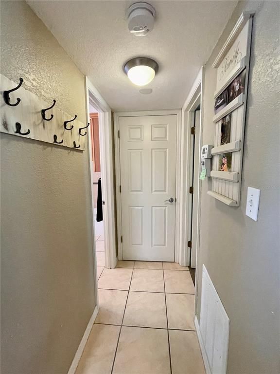 Image 19 of property listing at 912 LA COSTA CIRCLE Unit 3, Sarasota, FL 34237