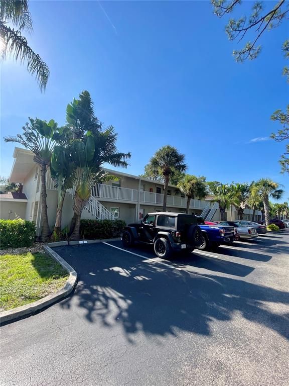 Image 2 of property listing at 912 LA COSTA CIRCLE Unit 3, Sarasota, FL 34237