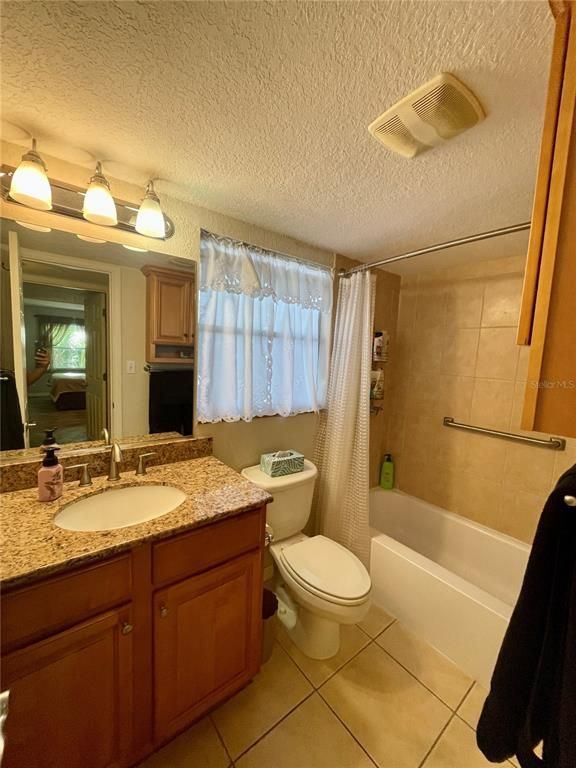 Image 21 of property listing at 912 LA COSTA CIRCLE Unit 3, Sarasota, FL 34237