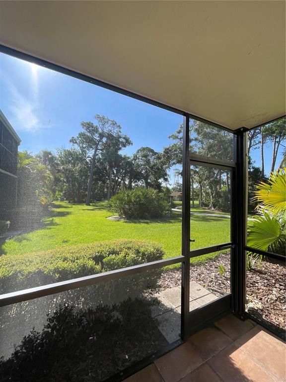 Image 23 of property listing at 912 LA COSTA CIRCLE Unit 3, Sarasota, FL 34237