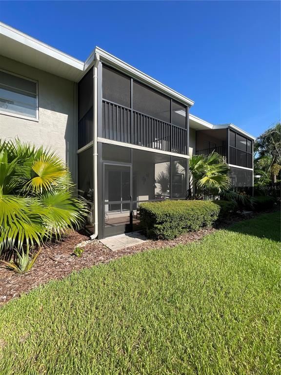 Image 25 of property listing at 912 LA COSTA CIRCLE Unit 3, Sarasota, FL 34237