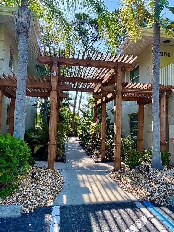 Image 29 of property listing at 912 LA COSTA CIRCLE Unit 3, Sarasota, FL 34237