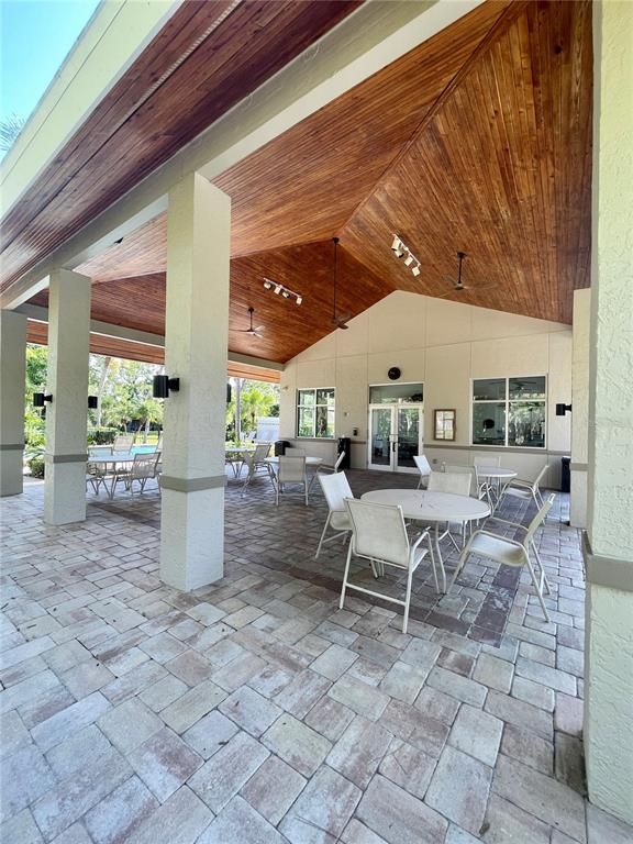 Image 31 of property listing at 912 LA COSTA CIRCLE Unit 3, Sarasota, FL 34237