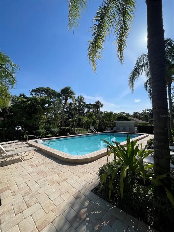 Image 33 of property listing at 912 LA COSTA CIRCLE Unit 3, Sarasota, FL 34237