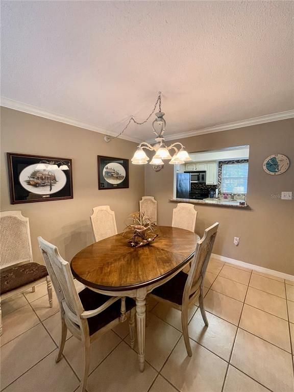 Image 8 of property listing at 912 LA COSTA CIRCLE Unit 3, Sarasota, FL 34237