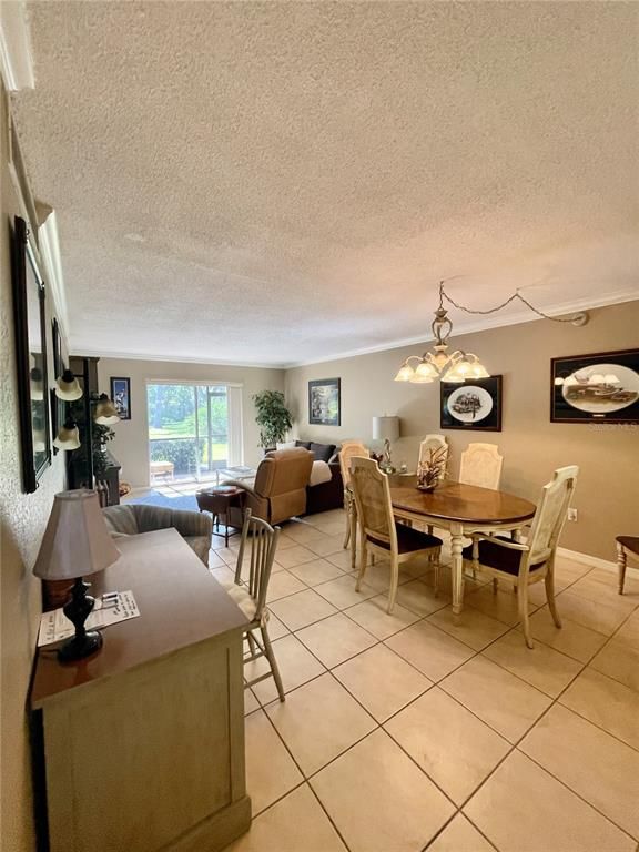 Image 9 of property listing at 912 LA COSTA CIRCLE Unit 3, Sarasota, FL 34237