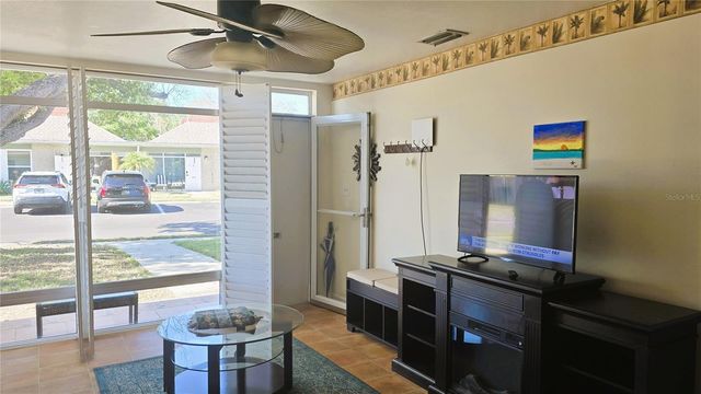 4348 TAHITIAN GARDENS CIRCLE B, Holiday, FL 34691