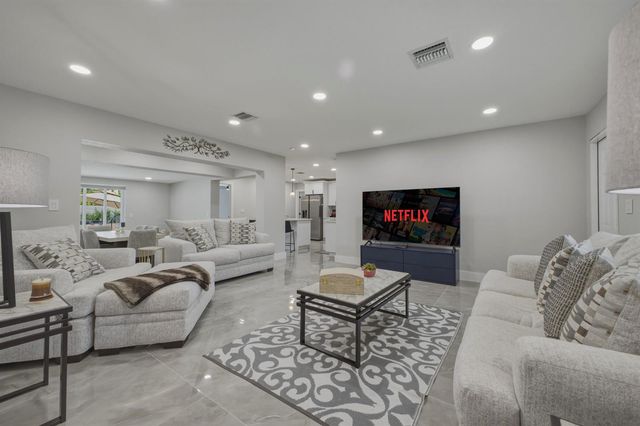 632 Las Palmas Park, Boynton Beach, FL 33435